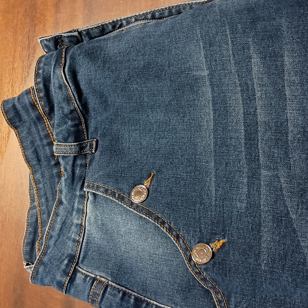 Shein Denim Blue Jeans with buttons on front pockets. Women's size 2X